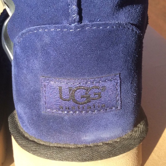 Like NEW UGG Dallas Cowboy embellished - Picture 2 of 6